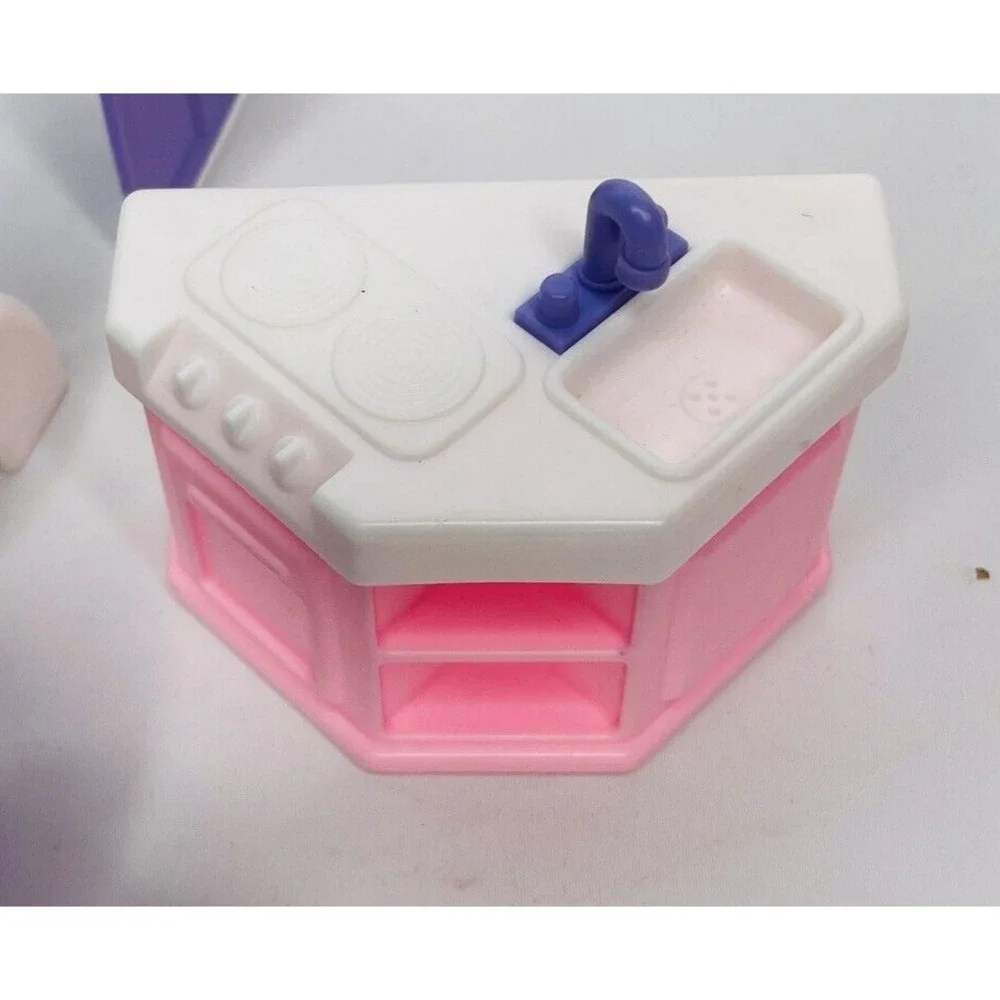 Kelly Baby Sister of Barbie Nursery School 1996 Replacement Parts‎ Table & chars